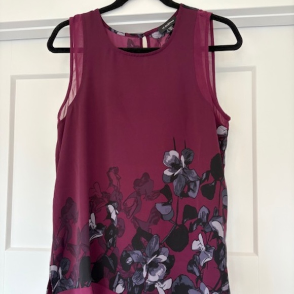 Le Chateau Women's size M sleeveless blouse - Picture 1 of 3